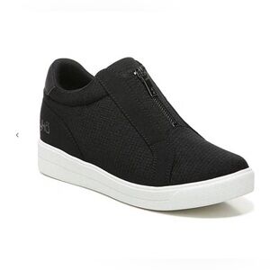 WOMEN'S RYKA VIBE SNEAKERS